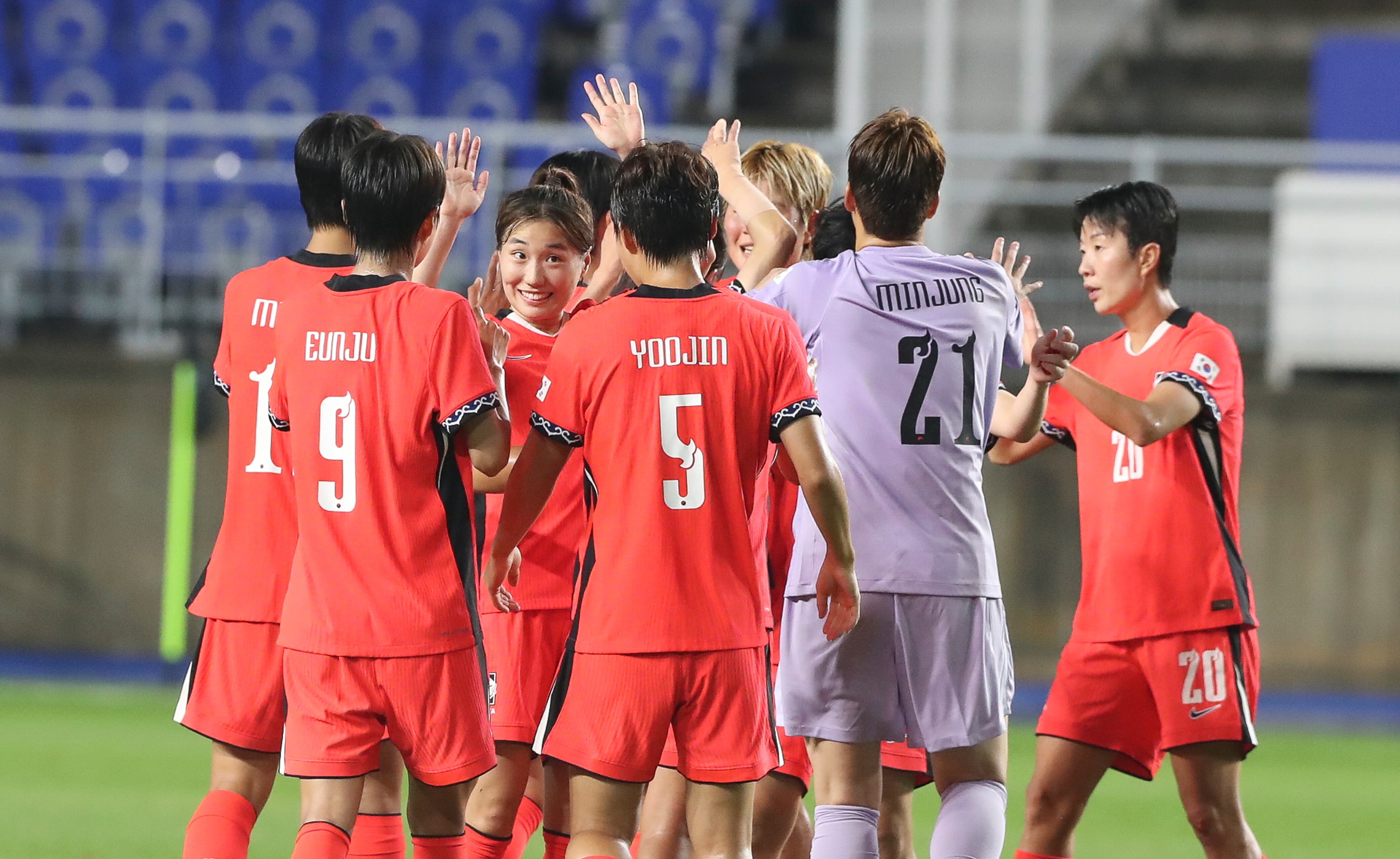 东亚球队在国际赛场上取得耀眼成绩