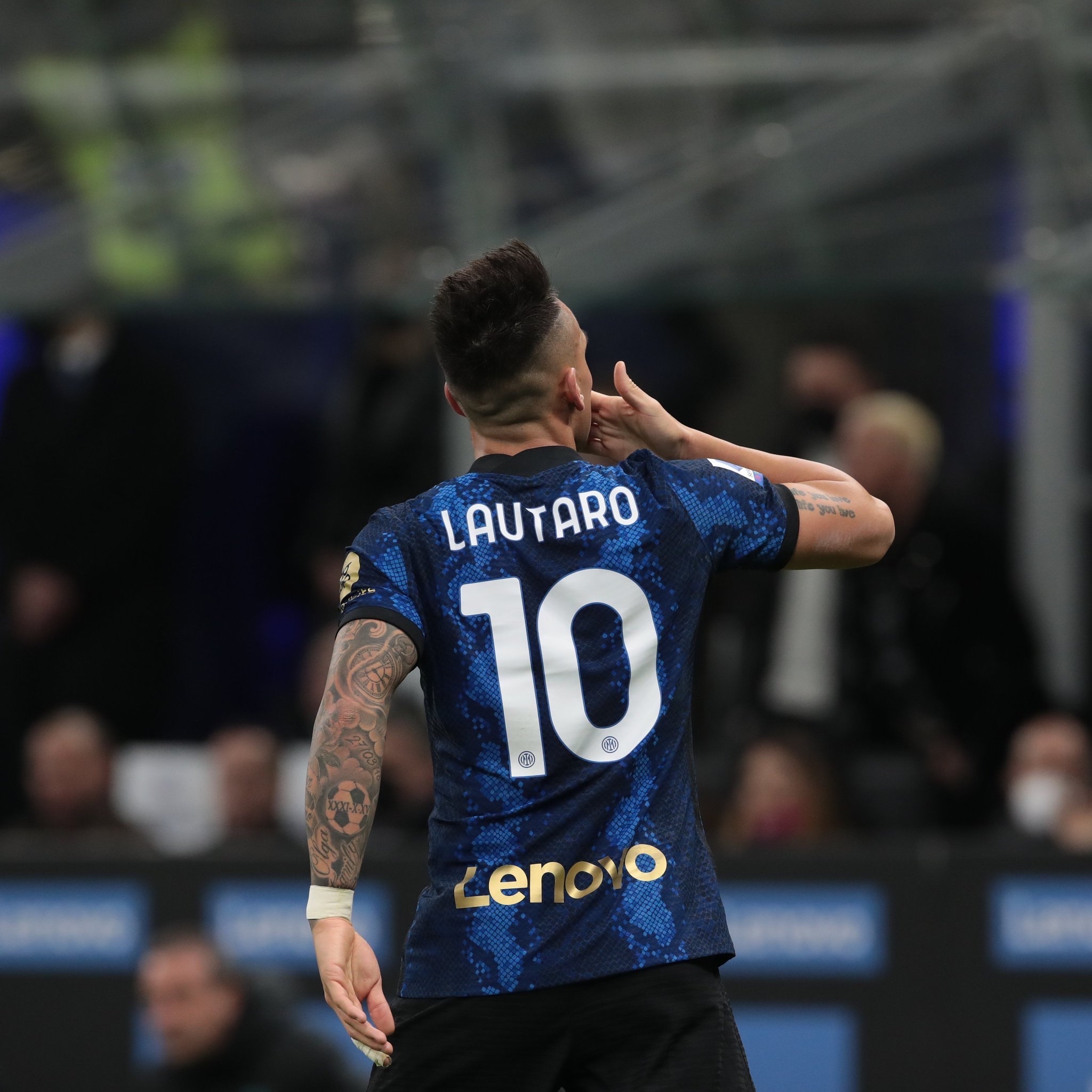 包含沃尔夫斯堡队在比赛中奋力一搏获得胜利的词条