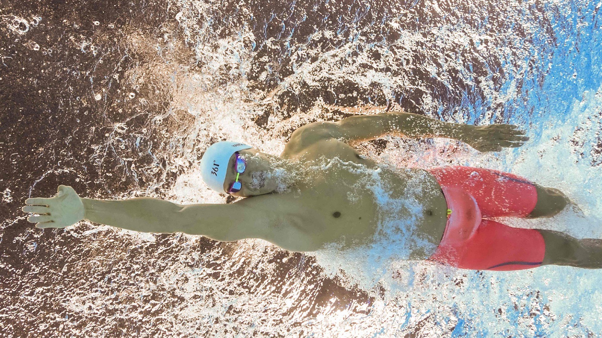 从红土到硬地，辛纳扛旗，戴维斯杯的团队胜利为何比法网王冠更珍贵